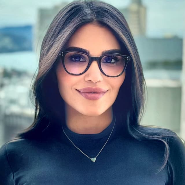 Portrait of Sara Tashakorinia